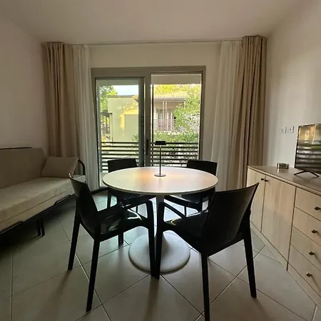 Prassitele Apartament *